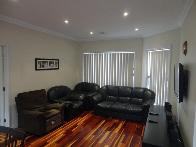 2/152 The Boulevard, Thomastown VIC 3074