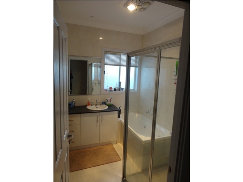 2/152 The Boulevard, Thomastown VIC 3074