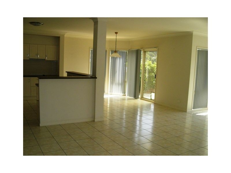 8 Fairmont Cres, Underwood QLD 4119