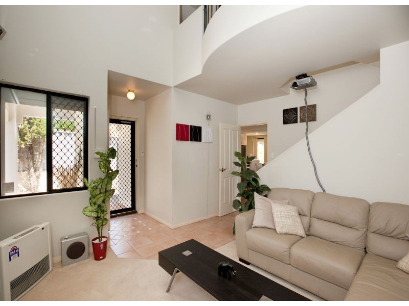 2/3 Mira Mar St, Doubleview WA 6018