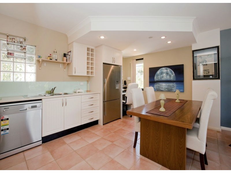 2/3 Mira Mar St, Doubleview WA 6018