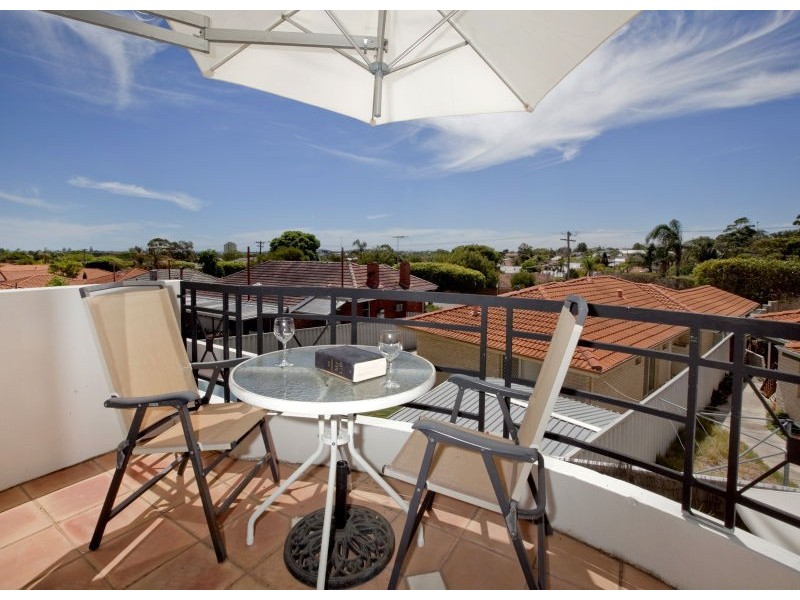 2/3 Mira Mar St, Doubleview WA 6018