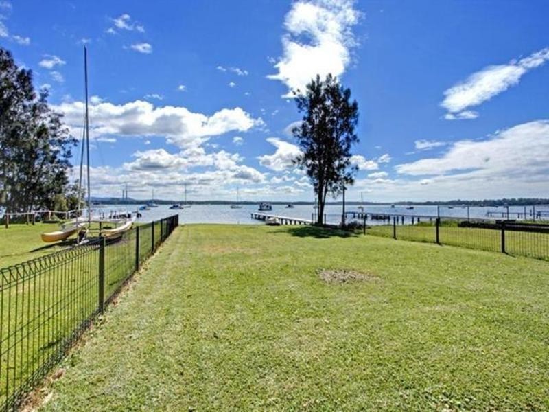 75 Grand Parade, Bonnells Bay NSW 2264