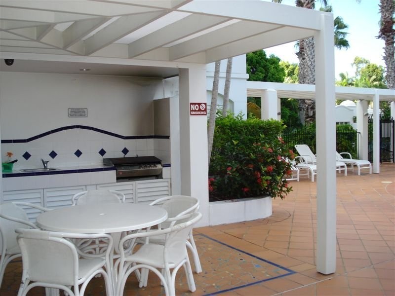 3/100 Cotlew Street East, Southport QLD 4215