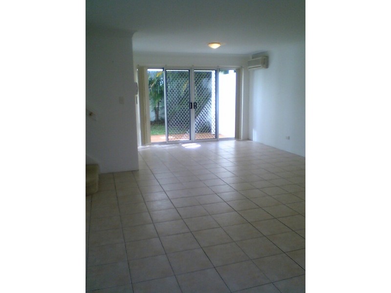 3/100 Cotlew Street East, Southport QLD 4215