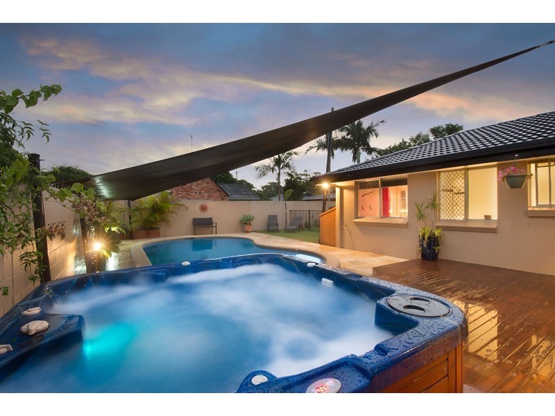 4 Rotorua Place, Clear Island Waters QLD 4226