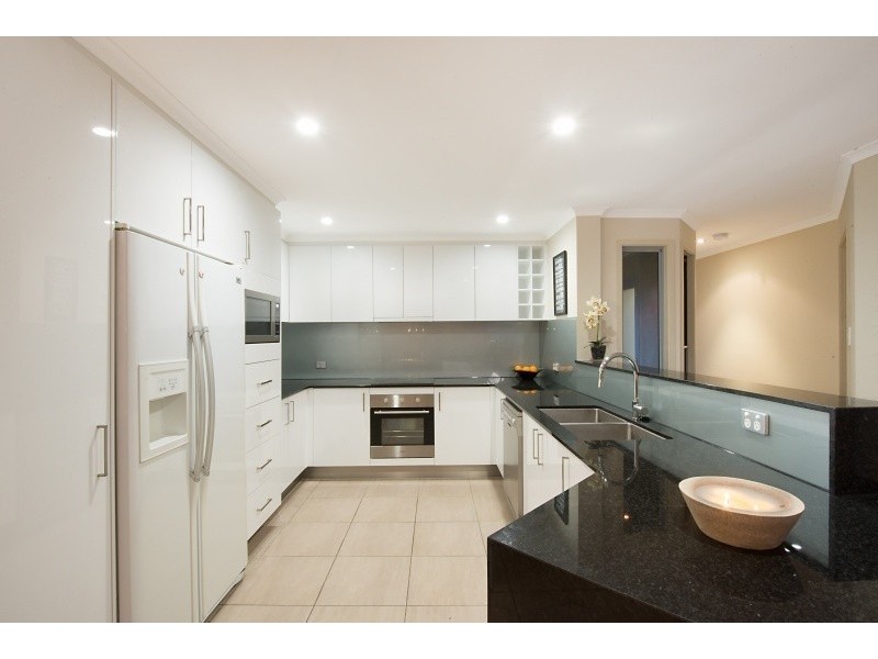 4 Rotorua Place, Clear Island Waters QLD 4226