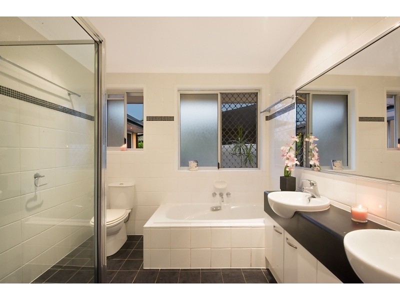 4 Rotorua Place, Clear Island Waters QLD 4226