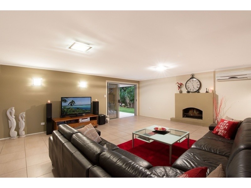 4 Rotorua Place, Clear Island Waters QLD 4226
