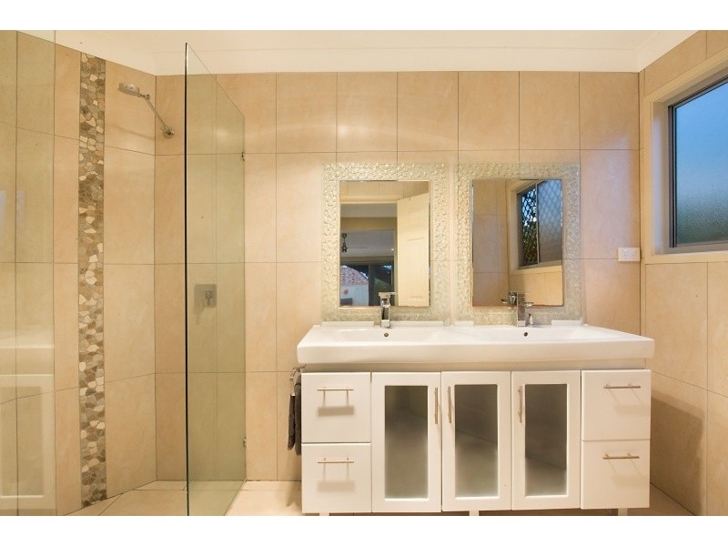 4 Rotorua Place, Clear Island Waters QLD 4226