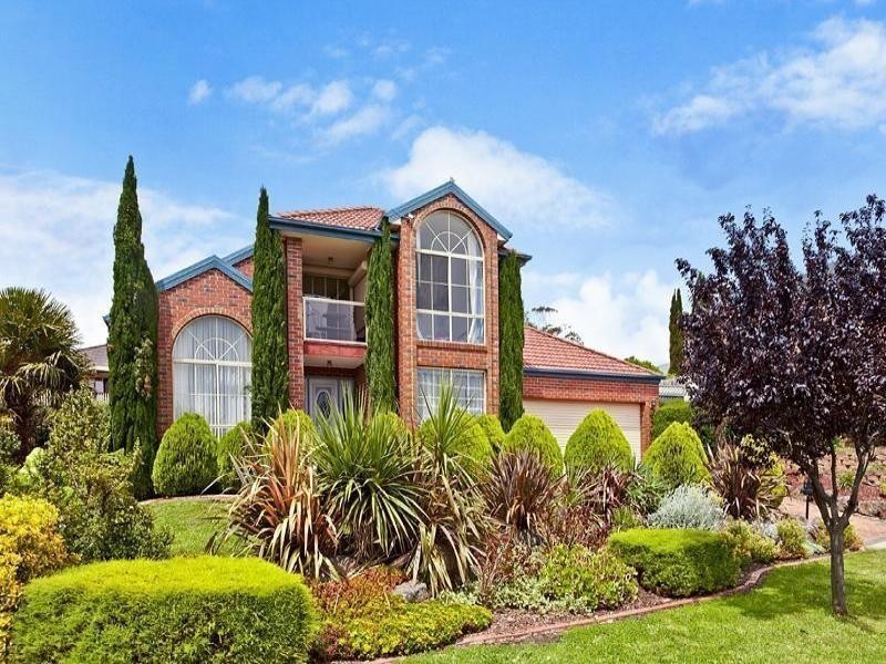 8 Minton Walk, Narre Warren South VIC 3805