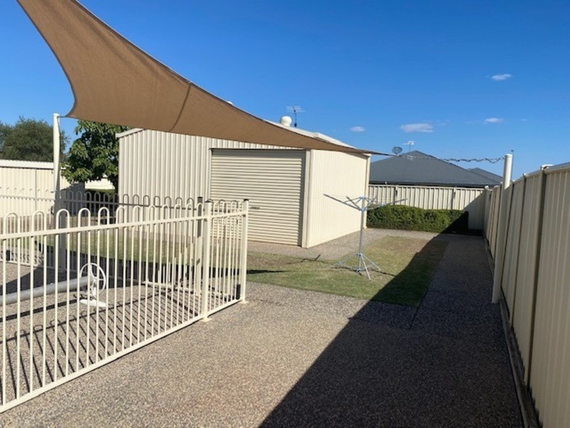 33 Mayfair Drive, Emerald QLD 4720