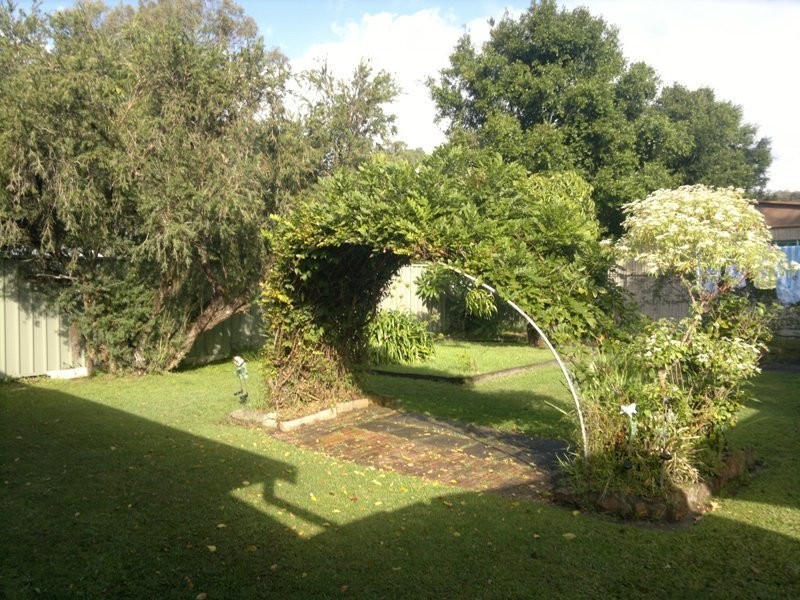 8 Chelmsford Road E, Lake Haven NSW 2263