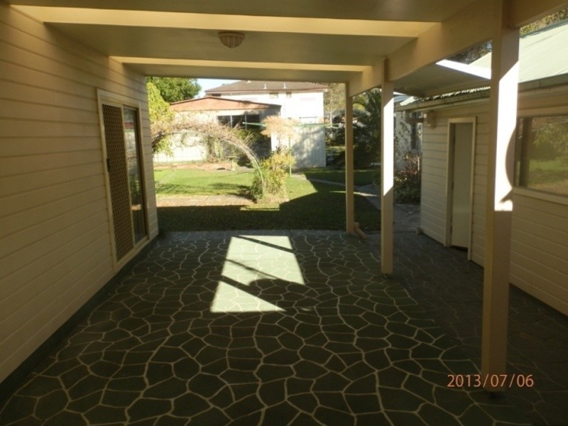 8 Chelmsford Road E, Lake Haven NSW 2263