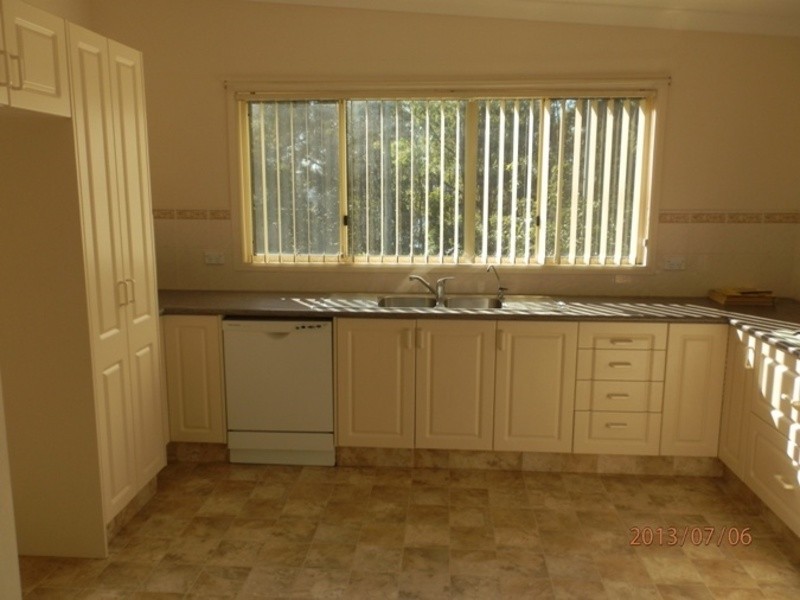 8 Chelmsford Road E, Lake Haven NSW 2263