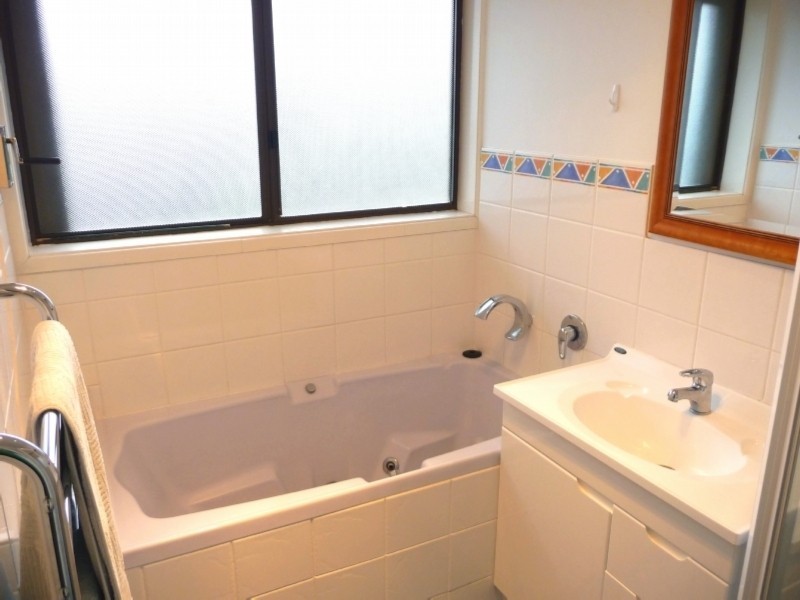 8 Warland Place, Charnwood ACT 2615