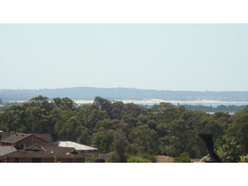 5 Yellow Box Close, Caves Beach NSW 2281