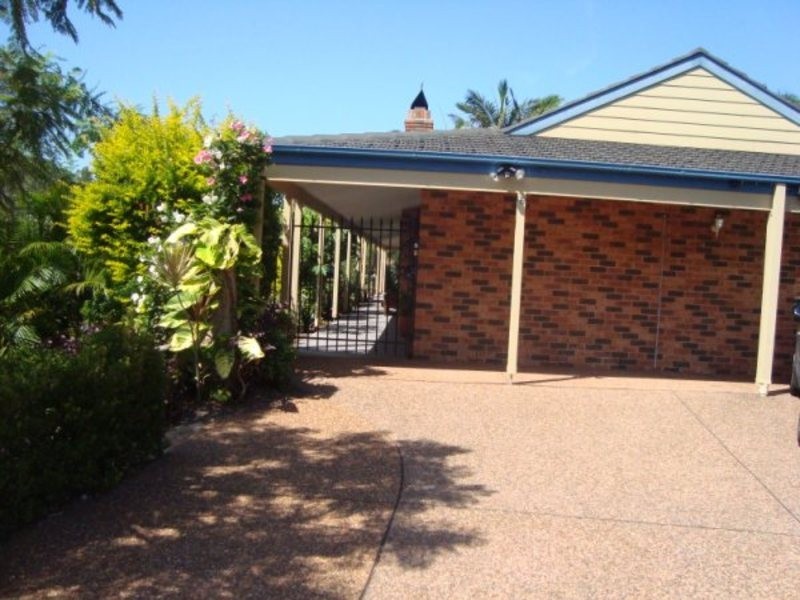 5 Yellow Box Close, Caves Beach NSW 2281