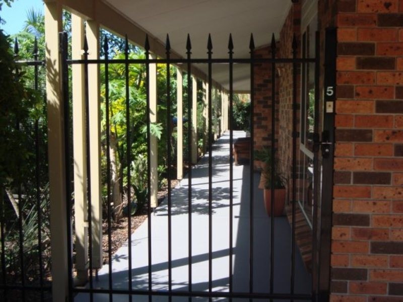 5 Yellow Box Close, Caves Beach NSW 2281