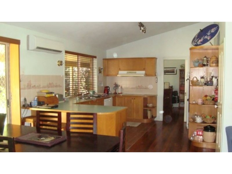 5 Yellow Box Close, Caves Beach NSW 2281