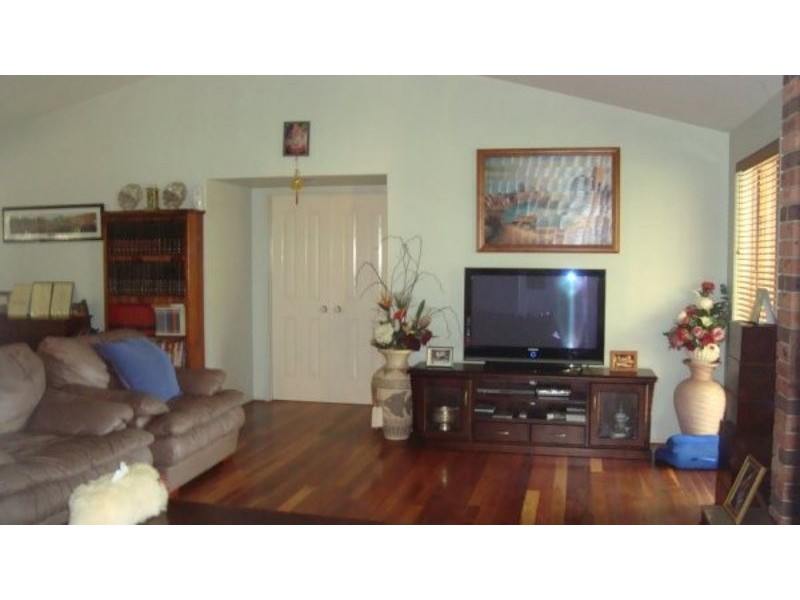 5 Yellow Box Close, Caves Beach NSW 2281