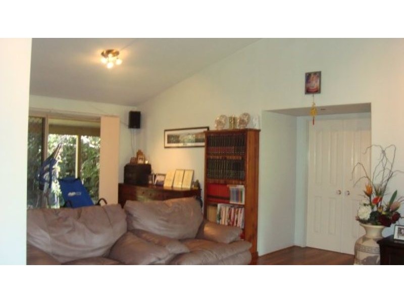 5 Yellow Box Close, Caves Beach NSW 2281