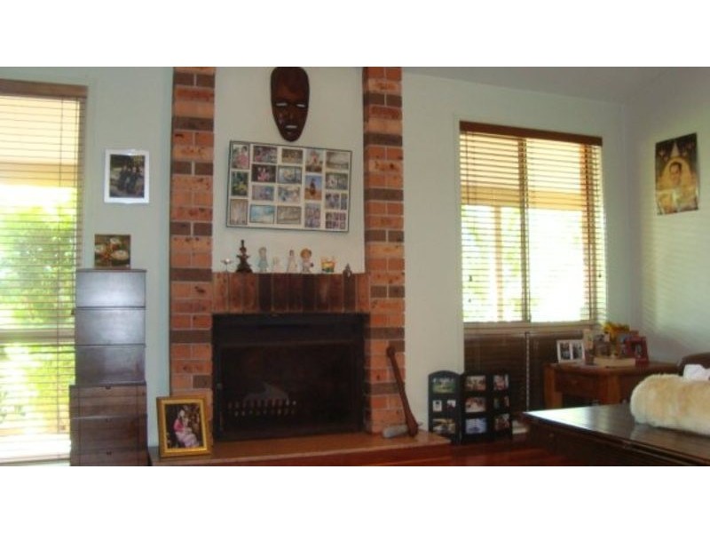 5 Yellow Box Close, Caves Beach NSW 2281