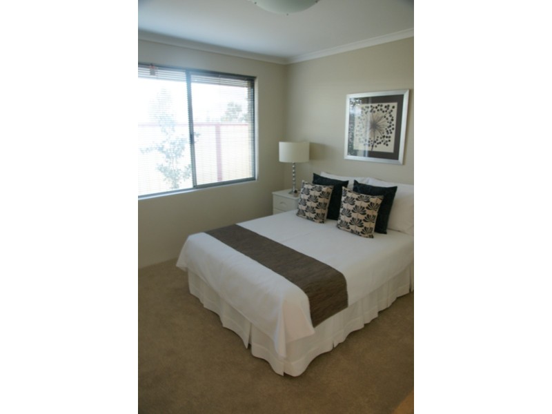 11 Canopus Loop, Hammond Park WA 6164