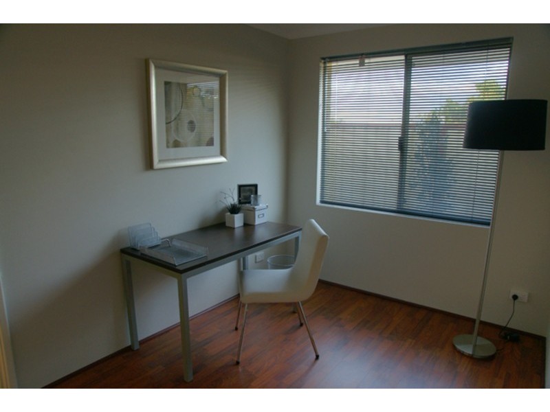 11 Canopus Loop, Hammond Park WA 6164