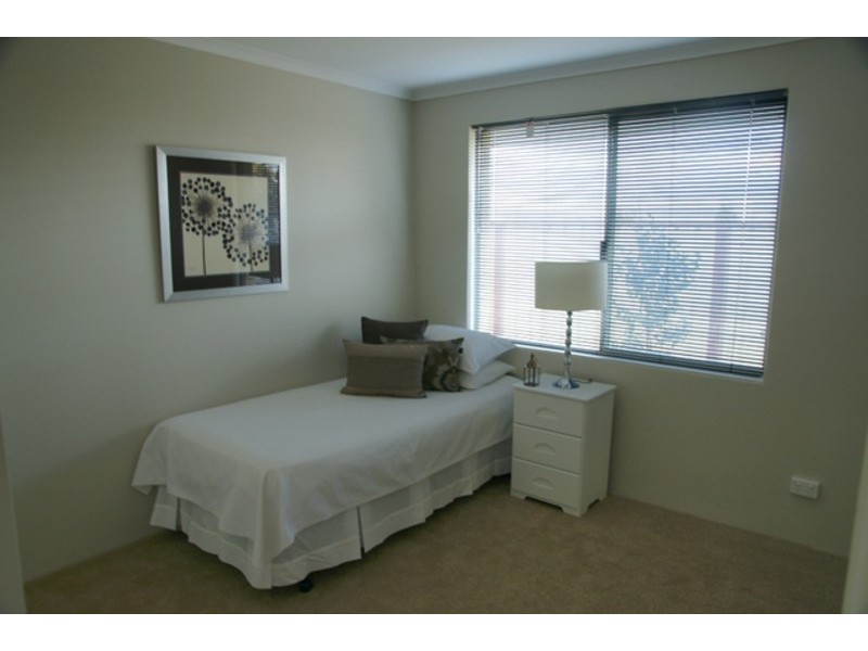 11 Canopus Loop, Hammond Park WA 6164