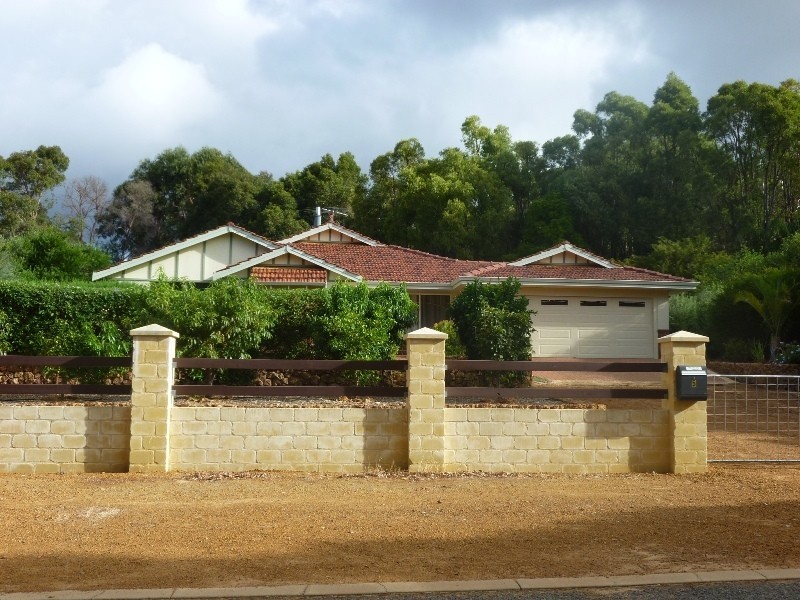 5 McPhee Court, Mundaring WA 6073