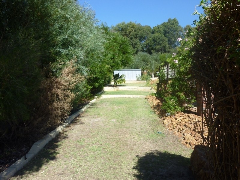 5 McPhee Court, Mundaring WA 6073