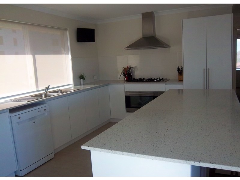 14A Valley Road, Halls Head WA 6210