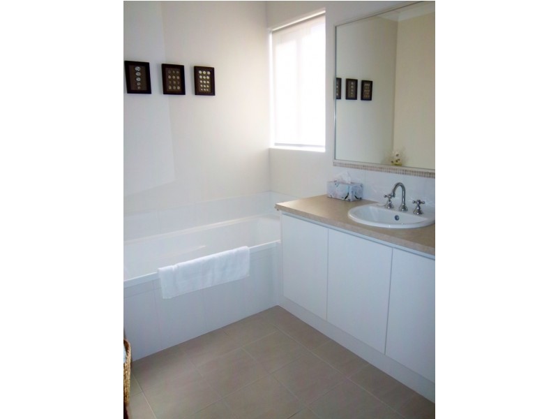 14A Valley Road, Halls Head WA 6210