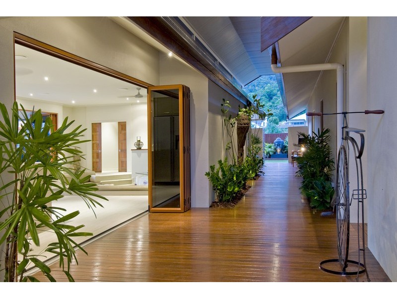 1 Wirrega Close, Caravonica QLD 4878