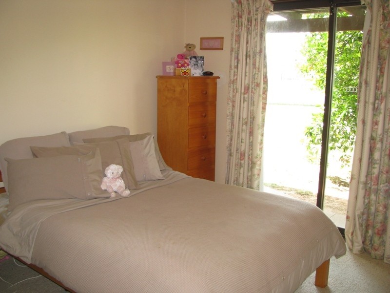 35 Alder Road, Lake Albert NSW 2650