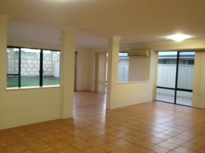 44 The Lakes Boulevard, Jandakot WA 6164