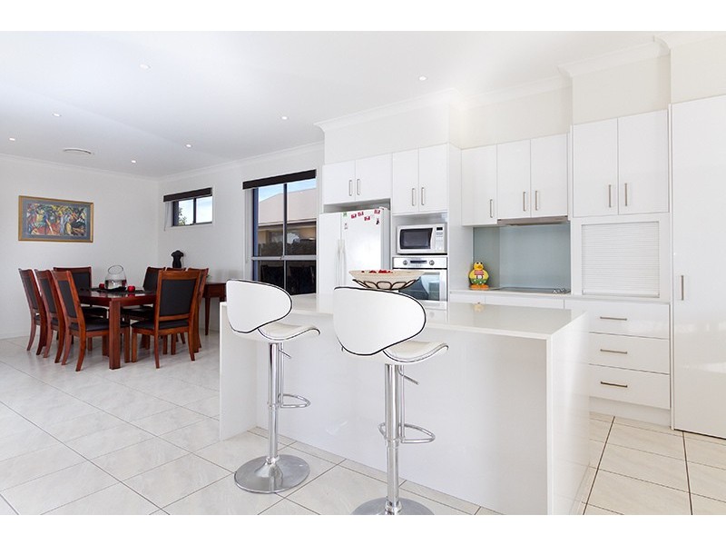 17 Southaven Drive, Helensvale QLD 4212