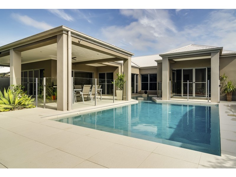 27 Hetherington Drive, Twin Waters QLD 4564