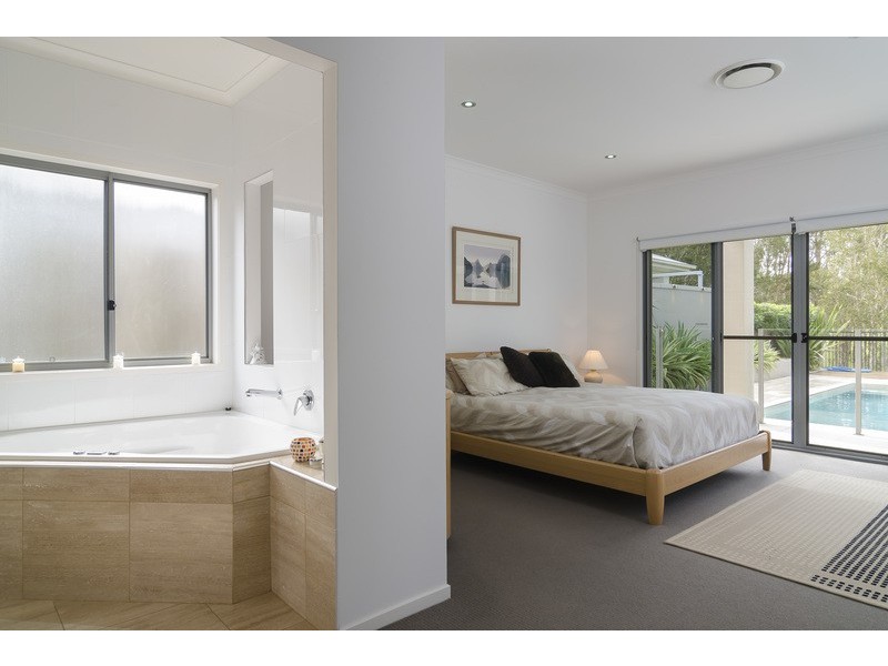 27 Hetherington Drive, Twin Waters QLD 4564