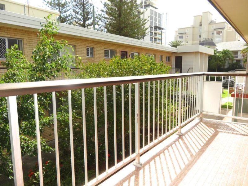 3/125 Old Burleigh Road, Broadbeach QLD 4218