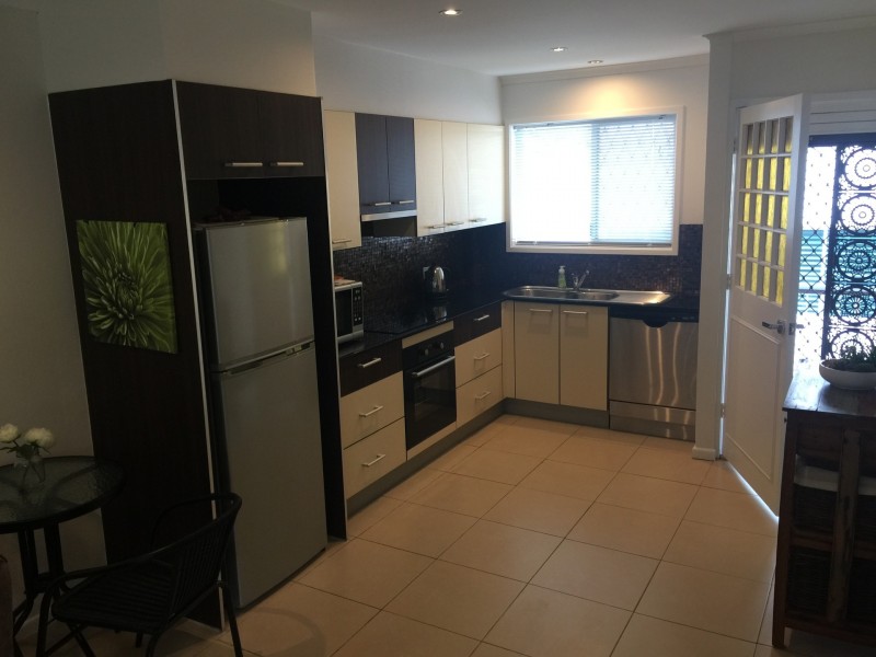 3/125 Old Burleigh Road, Broadbeach QLD 4218