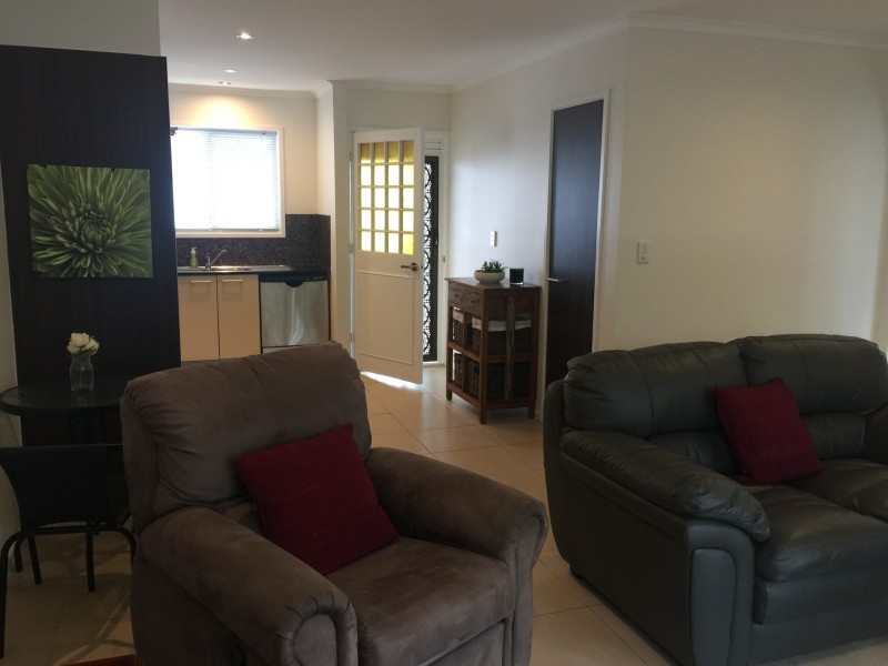 3/125 Old Burleigh Road, Broadbeach QLD 4218