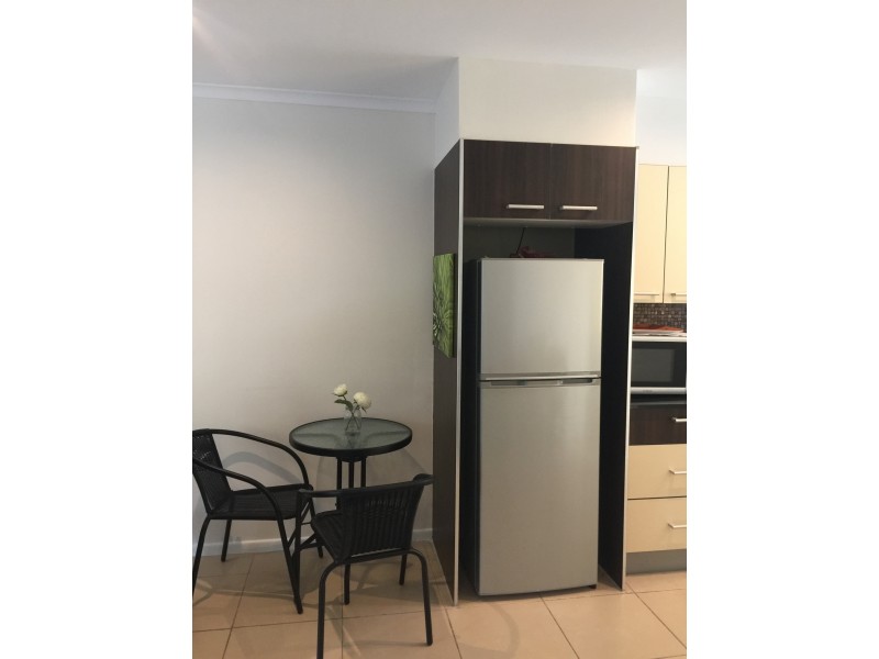 3/125 Old Burleigh Road, Broadbeach QLD 4218