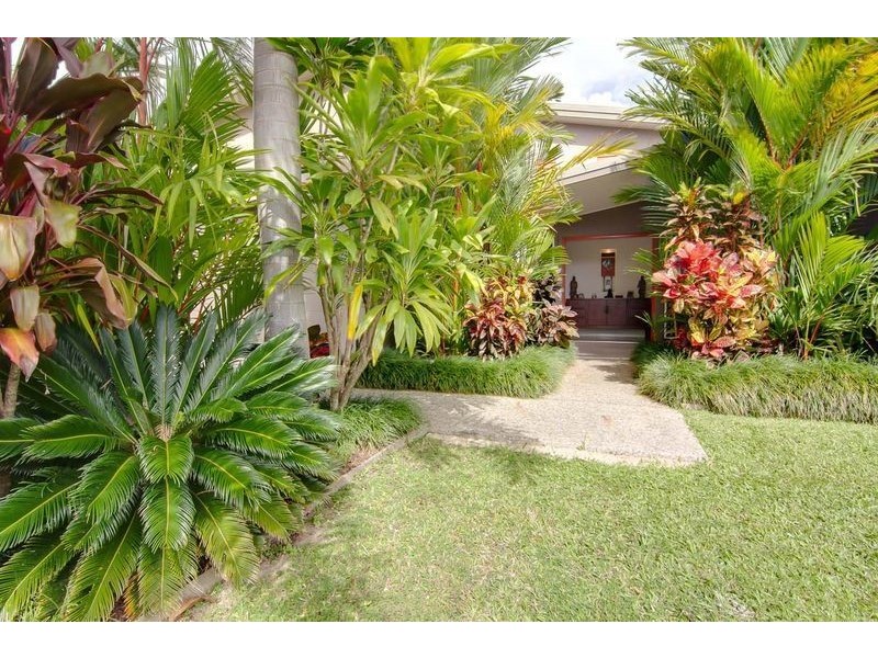 6 Pambula Close, Kewarra Beach QLD 4879