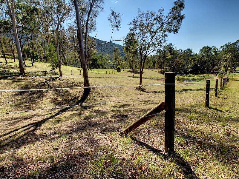 2 Lyell Court, Mount Samson QLD 4520