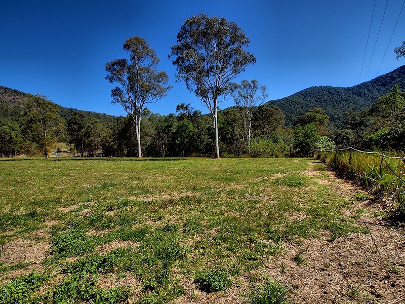 2 Lyell Court, Mount Samson QLD 4520