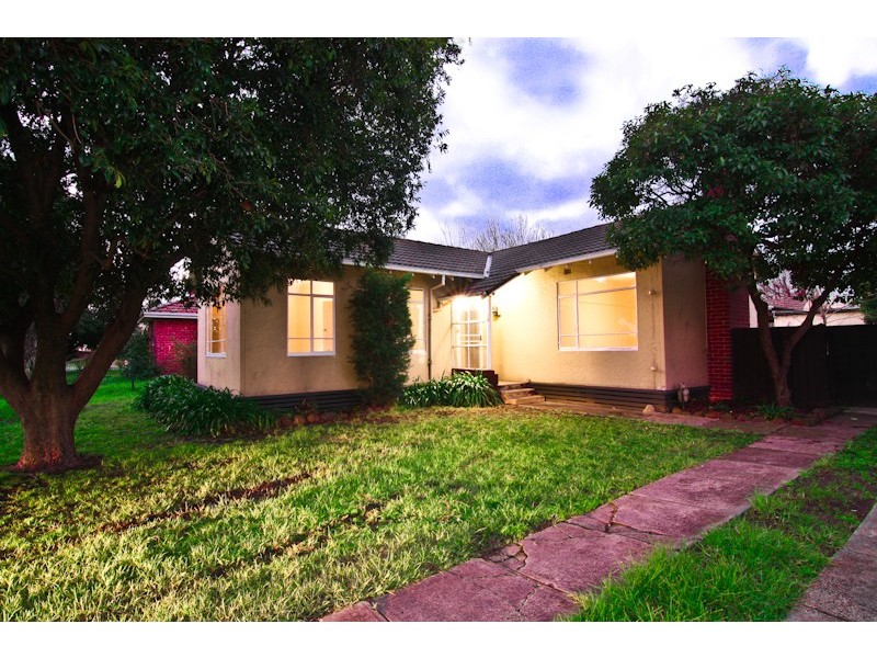 24 Wilkinson Crescent, Bellfield VIC 3081
