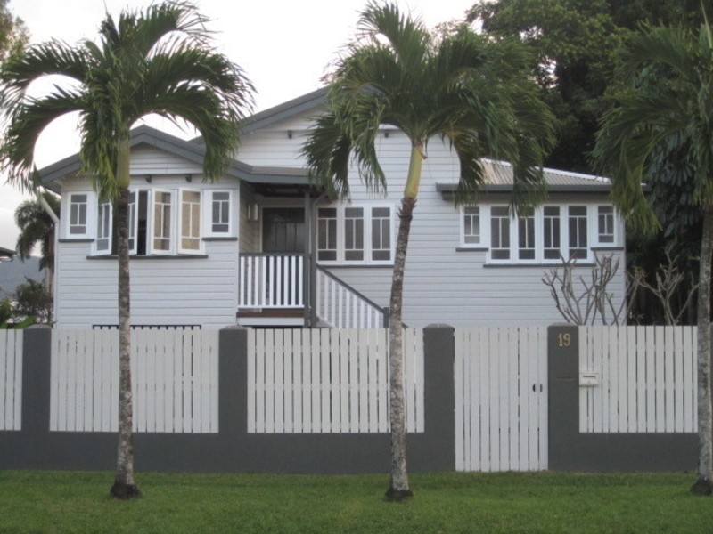 19 Rose Street, Westcourt QLD 4870