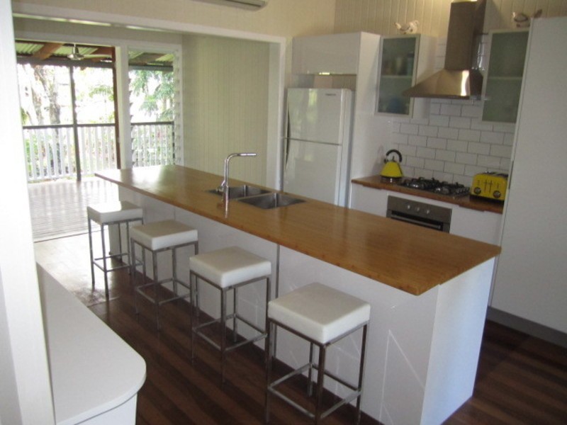 19 Rose Street, Westcourt QLD 4870